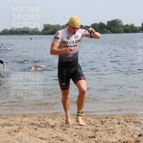 15.06.2025 - 27. Vierlanden-Triathlon Lena Gebhardt http://msf.ph/oto/8049598 15.06.2025 09:54:28 Schwimmen 253, 255, 261, 262, 318, 342, 354 meine-sportfotos.de