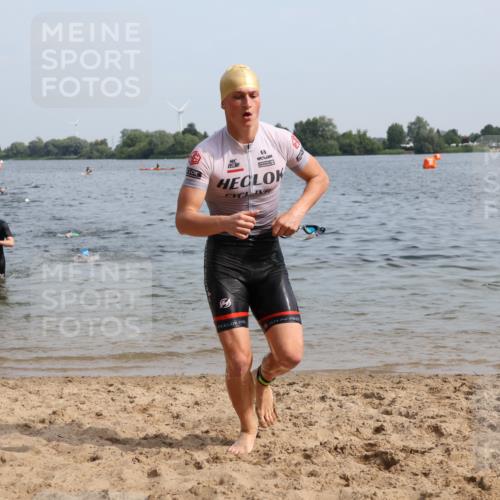 15.06.2025 - 27. Vierlanden-Triathlon Lena Gebhardt http://msf.ph/oto/8049600 15.06.2025 09:54:29 Schwimmen 253, 255, 261, 262, 294, 318, 342, 354 meine-sportfotos.de