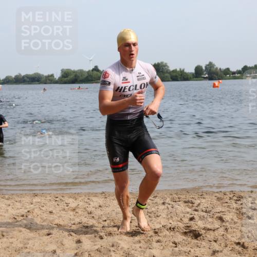 15.06.2025 - 27. Vierlanden-Triathlon Lena Gebhardt http://msf.ph/oto/8049602 15.06.2025 09:54:29 Schwimmen 253, 255, 261, 262, 294, 318, 342, 354 meine-sportfotos.de