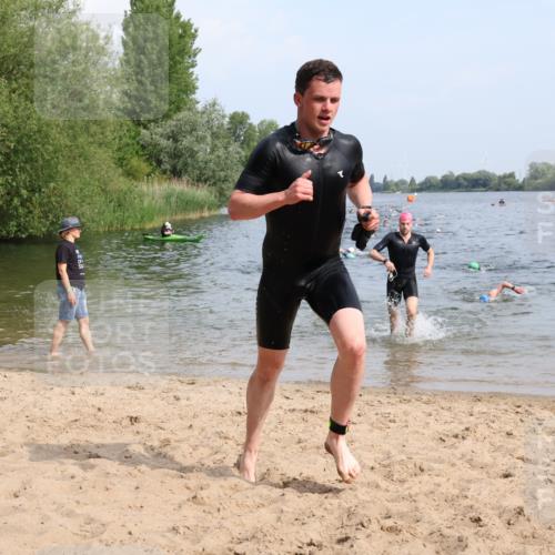 15.06.2025 - 27. Vierlanden-Triathlon Lena Gebhardt http://msf.ph/oto/8049616 15.06.2025 09:54:32 Schwimmen 253, 255, 261, 262, 294, 318, 354 meine-sportfotos.de