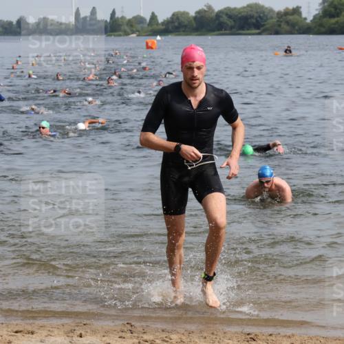 15.06.2025 - 27. Vierlanden-Triathlon Lena Gebhardt http://msf.ph/oto/8049618 15.06.2025 09:54:34 Schwimmen 253, 262, 294, 318, 354 meine-sportfotos.de