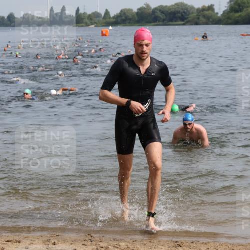 15.06.2025 - 27. Vierlanden-Triathlon Lena Gebhardt http://msf.ph/oto/8049620 15.06.2025 09:54:34 Schwimmen 253, 262, 294, 318, 354 meine-sportfotos.de