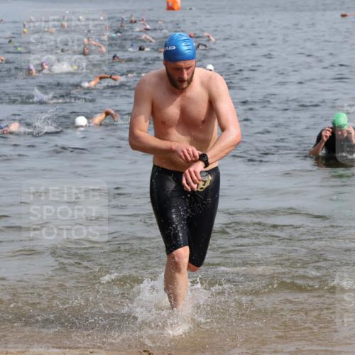15.06.2025 - 27. Vierlanden-Triathlon Lena Gebhardt http://msf.ph/oto/8049636 15.06.2025 09:54:38 Schwimmen 262, 294, 297, 318, 354 meine-sportfotos.de