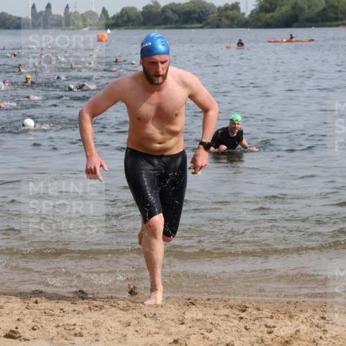 15.06.2025 - 27. Vierlanden-Triathlon Lena Gebhardt http://msf.ph/oto/8049640 15.06.2025 09:54:39 Schwimmen 262, 294, 297, 318 meine-sportfotos.de