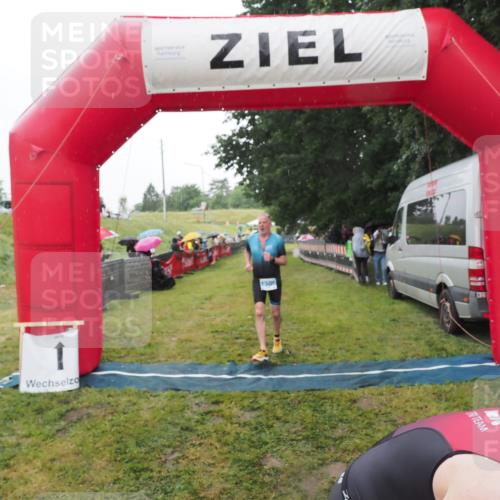 21.06.2025 - 27. Vierlanden-Triathlon MichiJ http://msf.ph/oto/8049652 15.06.2026 14:27:13 Ziel 1256, 1305 meine-sportfotos.de
