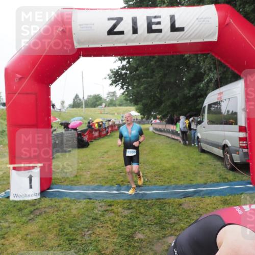 21.06.2025 - 27. Vierlanden-Triathlon MichiJ http://msf.ph/oto/8049656 15.06.2026 14:27:13 Ziel 1256, 1305 meine-sportfotos.de