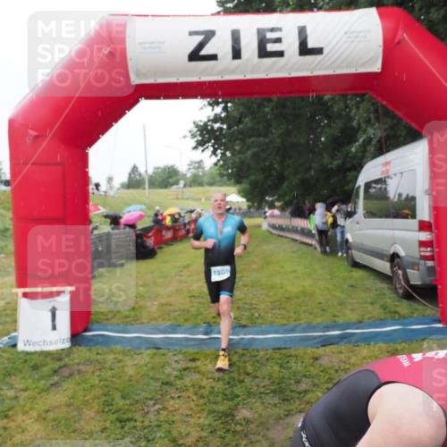 21.06.2025 - 27. Vierlanden-Triathlon MichiJ http://msf.ph/oto/8049660 15.06.2026 14:27:13 Ziel 1256, 1305 meine-sportfotos.de