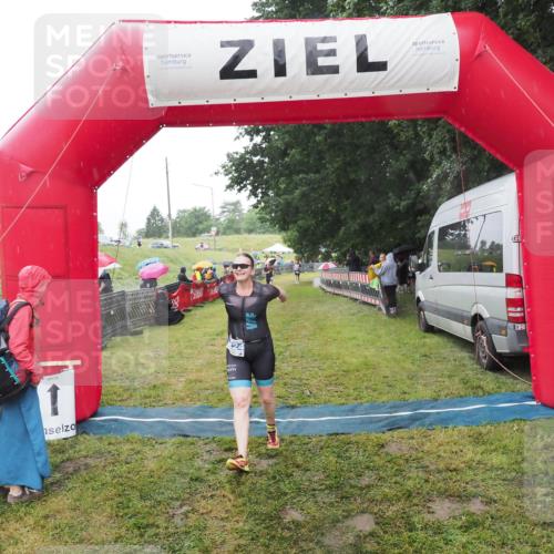 21.06.2025 - 27. Vierlanden-Triathlon MichiJ http://msf.ph/oto/8049692 15.06.2026 14:27:27 Ziel 1224 meine-sportfotos.de