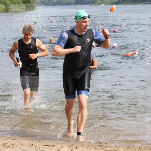 15.06.2025 - 27. Vierlanden-Triathlon Lena Gebhardt http://msf.ph/oto/8049697 15.06.2025 09:54:54 Schwimmen 297, 319, 336, 344, 361 meine-sportfotos.de