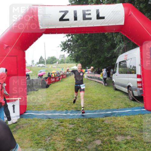 21.06.2025 - 27. Vierlanden-Triathlon MichiJ http://msf.ph/oto/8049703 15.06.2026 14:27:33 Ziel 1224, 1239, 1299 meine-sportfotos.de