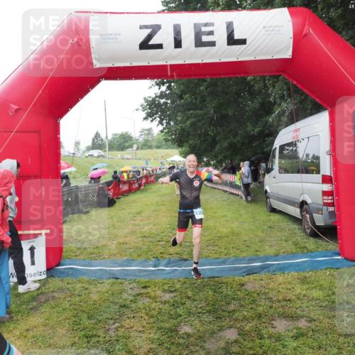21.06.2025 - 27. Vierlanden-Triathlon MichiJ http://msf.ph/oto/8049705 15.06.2026 14:27:33 Ziel 1224, 1239, 1299 meine-sportfotos.de