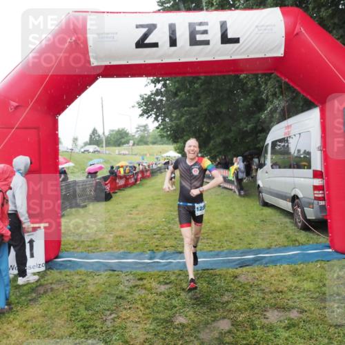 21.06.2025 - 27. Vierlanden-Triathlon MichiJ http://msf.ph/oto/8049709 15.06.2026 14:27:33 Ziel 1224, 1239, 1299 meine-sportfotos.de