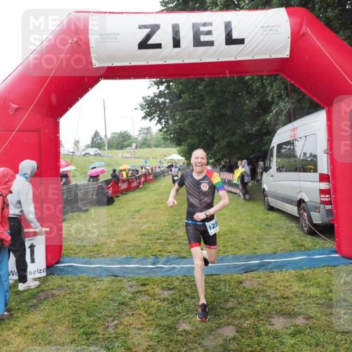 21.06.2025 - 27. Vierlanden-Triathlon MichiJ http://msf.ph/oto/8049711 15.06.2026 14:27:33 Ziel 1224, 1239, 1299 meine-sportfotos.de