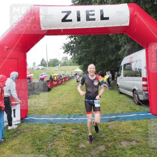 21.06.2025 - 27. Vierlanden-Triathlon MichiJ http://msf.ph/oto/8049713 15.06.2026 14:27:33 Ziel 1224, 1239, 1299 meine-sportfotos.de