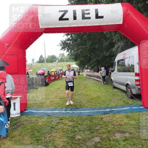21.06.2025 - 27. Vierlanden-Triathlon MichiJ http://msf.ph/oto/8049717 15.06.2026 14:27:37 Ziel 1239, 1299 meine-sportfotos.de