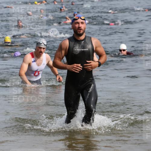 15.06.2025 - 27. Vierlanden-Triathlon Lena Gebhardt http://msf.ph/oto/8049723 15.06.2025 09:55:02 Schwimmen 299, 311, 319, 326, 336, 344, 361 meine-sportfotos.de