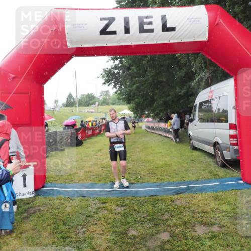 21.06.2025 - 27. Vierlanden-Triathlon MichiJ http://msf.ph/oto/8049724 15.06.2026 14:27:37 Ziel 1239, 1299 meine-sportfotos.de