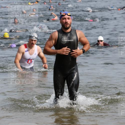 15.06.2025 - 27. Vierlanden-Triathlon Lena Gebhardt http://msf.ph/oto/8049725 15.06.2025 09:55:02 Schwimmen 299, 311, 319, 326, 336, 344, 361 meine-sportfotos.de