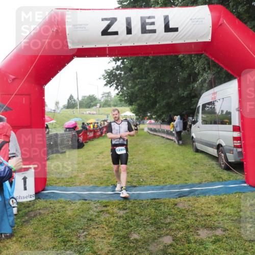 21.06.2025 - 27. Vierlanden-Triathlon MichiJ http://msf.ph/oto/8049726 15.06.2026 14:27:37 Ziel 1239, 1299 meine-sportfotos.de