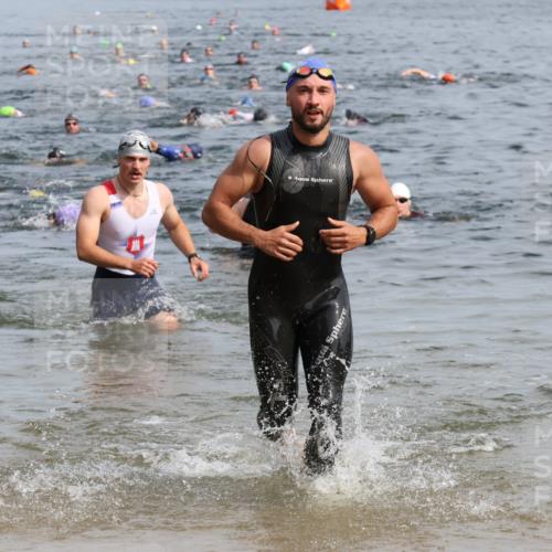 15.06.2025 - 27. Vierlanden-Triathlon Lena Gebhardt http://msf.ph/oto/8049727 15.06.2025 09:55:03 Schwimmen 299, 311, 319, 326, 336, 344 meine-sportfotos.de