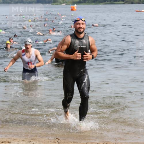 15.06.2025 - 27. Vierlanden-Triathlon Lena Gebhardt http://msf.ph/oto/8049732 15.06.2025 09:55:04 Schwimmen 299, 311, 326, 336, 344 meine-sportfotos.de