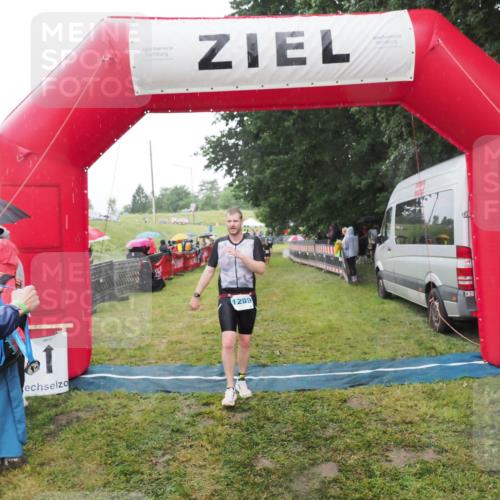 21.06.2025 - 27. Vierlanden-Triathlon MichiJ http://msf.ph/oto/8049733 15.06.2026 14:27:38 Ziel 1239, 1299 meine-sportfotos.de
