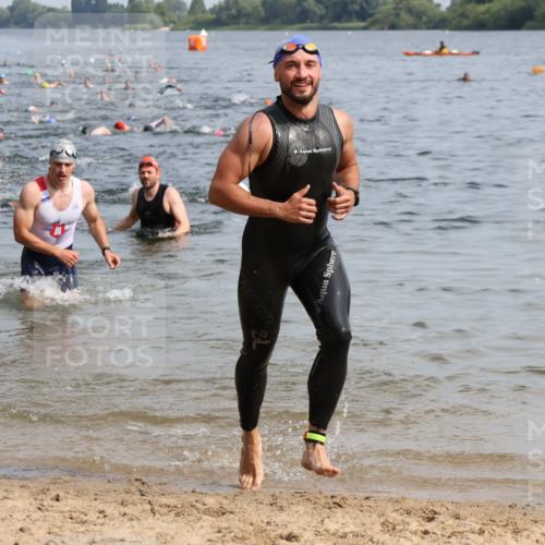 15.06.2025 - 27. Vierlanden-Triathlon Lena Gebhardt http://msf.ph/oto/8049734 15.06.2025 09:55:04 Schwimmen 299, 311, 326, 336, 344 meine-sportfotos.de