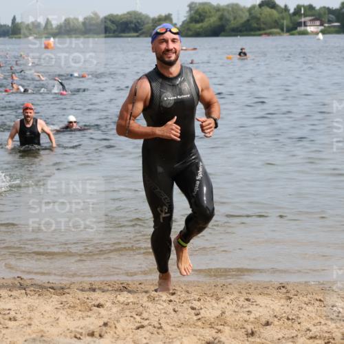 15.06.2025 - 27. Vierlanden-Triathlon Lena Gebhardt http://msf.ph/oto/8049738 15.06.2025 09:55:05 Schwimmen 299, 311, 326, 336, 344 meine-sportfotos.de