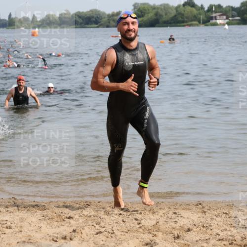 15.06.2025 - 27. Vierlanden-Triathlon Lena Gebhardt http://msf.ph/oto/8049740 15.06.2025 09:55:05 Schwimmen 299, 311, 326, 336, 344 meine-sportfotos.de