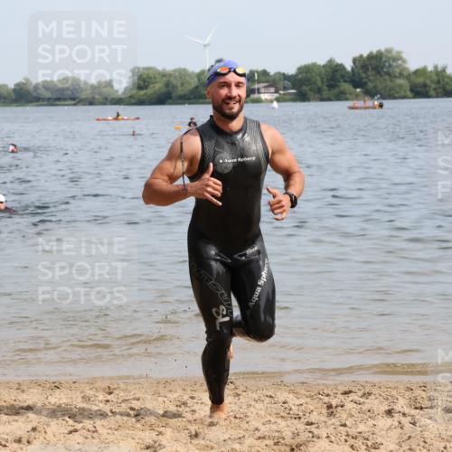 15.06.2025 - 27. Vierlanden-Triathlon Lena Gebhardt http://msf.ph/oto/8049742 15.06.2025 09:55:06 Schwimmen 299, 306, 311, 326, 336, 344 meine-sportfotos.de