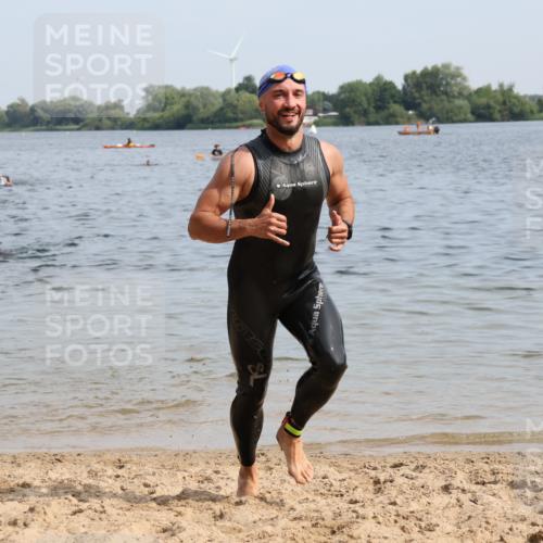 15.06.2025 - 27. Vierlanden-Triathlon Lena Gebhardt http://msf.ph/oto/8049743 15.06.2025 09:55:06 Schwimmen 299, 306, 311, 326, 336, 344 meine-sportfotos.de