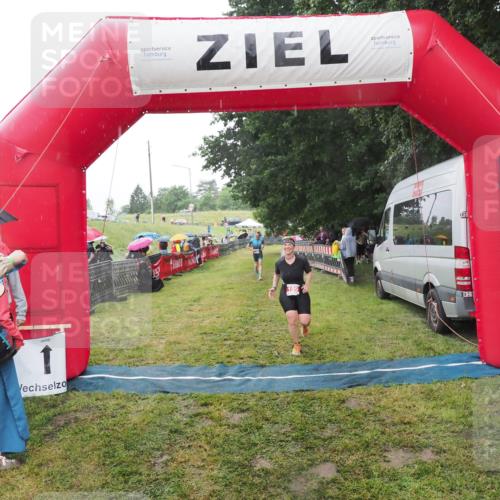 21.06.2025 - 27. Vierlanden-Triathlon MichiJ http://msf.ph/oto/8049744 15.06.2026 14:27:45 Ziel 199, 1314 meine-sportfotos.de
