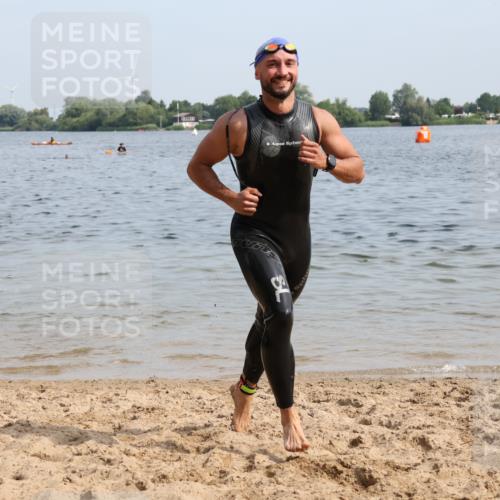 15.06.2025 - 27. Vierlanden-Triathlon Lena Gebhardt http://msf.ph/oto/8049745 15.06.2025 09:55:06 Schwimmen 299, 306, 311, 326, 336, 344 meine-sportfotos.de