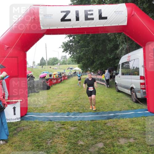 21.06.2025 - 27. Vierlanden-Triathlon MichiJ http://msf.ph/oto/8049746 15.06.2026 14:27:45 Ziel 199, 1314 meine-sportfotos.de