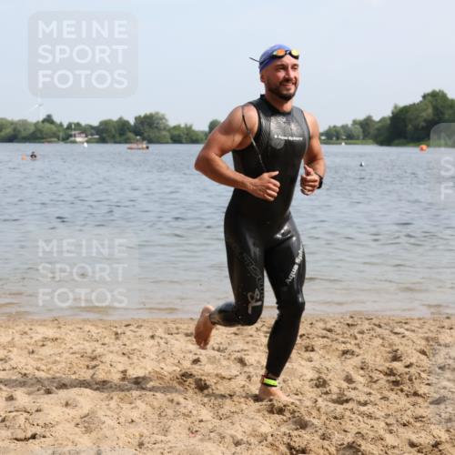 15.06.2025 - 27. Vierlanden-Triathlon Lena Gebhardt http://msf.ph/oto/8049749 15.06.2025 09:55:07 Schwimmen 299, 306, 311, 326, 336, 344 meine-sportfotos.de