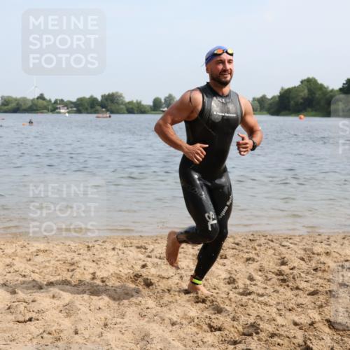 15.06.2025 - 27. Vierlanden-Triathlon Lena Gebhardt http://msf.ph/oto/8049751 15.06.2025 09:55:07 Schwimmen 299, 306, 311, 326, 336, 344 meine-sportfotos.de