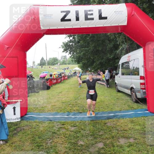 21.06.2025 - 27. Vierlanden-Triathlon MichiJ http://msf.ph/oto/8049752 15.06.2026 14:27:45 Ziel 199, 1314 meine-sportfotos.de