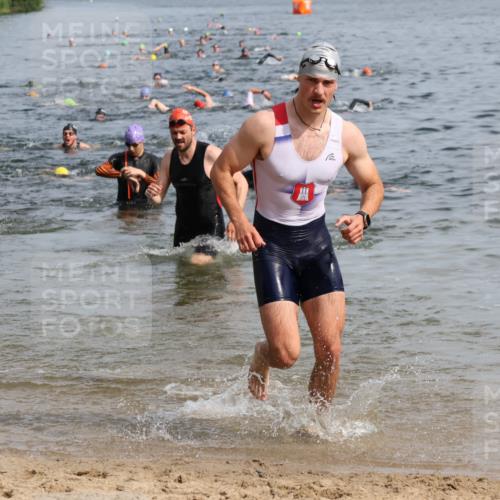 15.06.2025 - 27. Vierlanden-Triathlon Lena Gebhardt http://msf.ph/oto/8049755 15.06.2025 09:55:08 Schwimmen 299, 306, 311, 326, 336, 344 meine-sportfotos.de