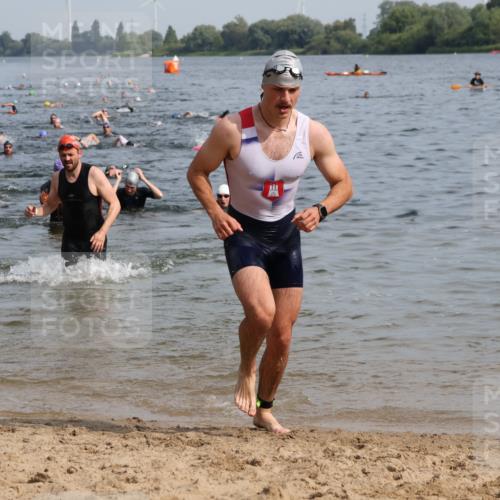 15.06.2025 - 27. Vierlanden-Triathlon Lena Gebhardt http://msf.ph/oto/8049756 15.06.2025 09:55:09 Schwimmen 299, 306, 311, 326 meine-sportfotos.de
