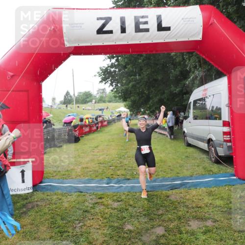 21.06.2025 - 27. Vierlanden-Triathlon MichiJ http://msf.ph/oto/8049757 15.06.2026 14:27:45 Ziel 199, 1314 meine-sportfotos.de
