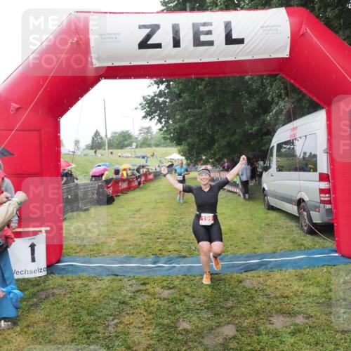 21.06.2025 - 27. Vierlanden-Triathlon MichiJ http://msf.ph/oto/8049759 15.06.2026 14:27:45 Ziel 199, 1314 meine-sportfotos.de