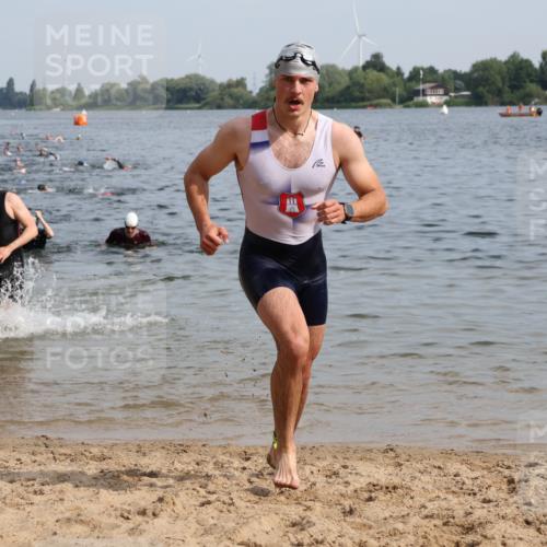 15.06.2025 - 27. Vierlanden-Triathlon Lena Gebhardt http://msf.ph/oto/8049761 15.06.2025 09:55:09 Schwimmen 299, 306, 311, 326 meine-sportfotos.de