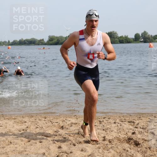 15.06.2025 - 27. Vierlanden-Triathlon Lena Gebhardt http://msf.ph/oto/8049764 15.06.2025 09:55:10 Schwimmen 299, 306, 311, 326 meine-sportfotos.de