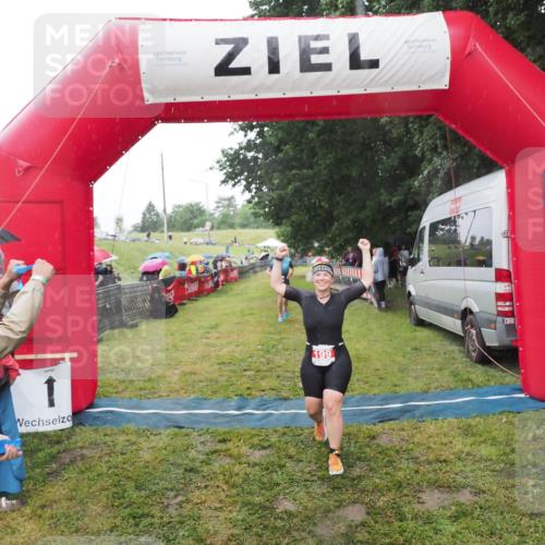 21.06.2025 - 27. Vierlanden-Triathlon MichiJ http://msf.ph/oto/8049765 15.06.2026 14:27:46 Ziel 199, 1314 meine-sportfotos.de
