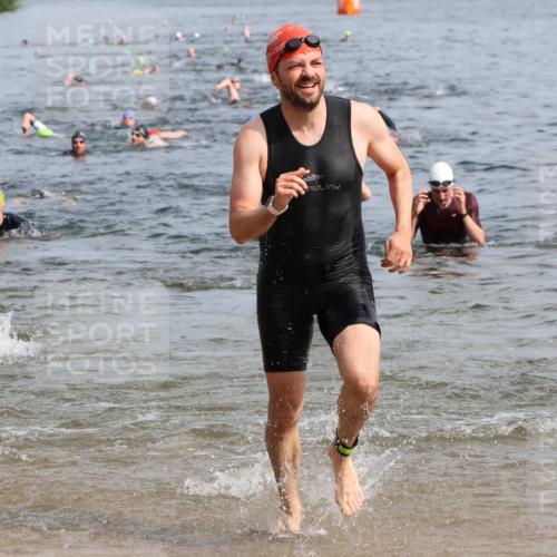 15.06.2025 - 27. Vierlanden-Triathlon Lena Gebhardt http://msf.ph/oto/8049766 15.06.2025 09:55:11 Schwimmen 299, 306, 311, 326, 348 meine-sportfotos.de