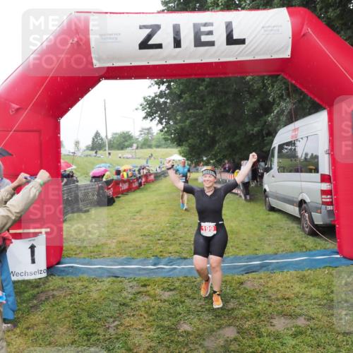 21.06.2025 - 27. Vierlanden-Triathlon MichiJ http://msf.ph/oto/8049767 15.06.2026 14:27:46 Ziel 199, 1314 meine-sportfotos.de