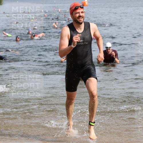 15.06.2025 - 27. Vierlanden-Triathlon Lena Gebhardt http://msf.ph/oto/8049768 15.06.2025 09:55:11 Schwimmen 299, 306, 311, 326, 348 meine-sportfotos.de