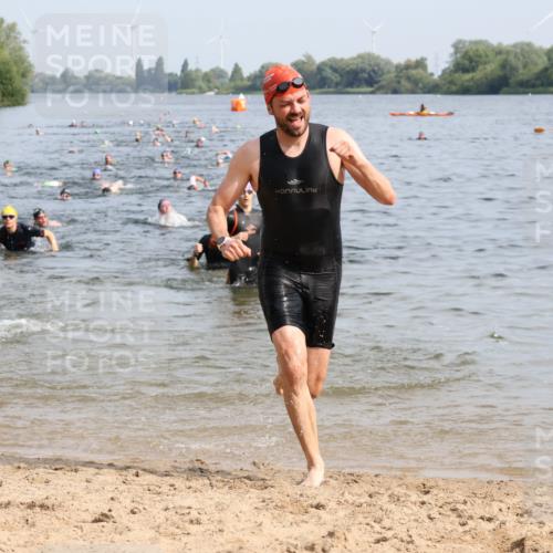 15.06.2025 - 27. Vierlanden-Triathlon Lena Gebhardt http://msf.ph/oto/8049770 15.06.2025 09:55:12 Schwimmen 299, 306, 311, 326, 348 meine-sportfotos.de