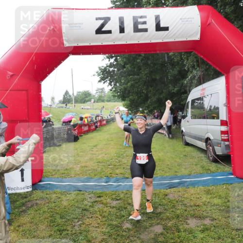 21.06.2025 - 27. Vierlanden-Triathlon MichiJ http://msf.ph/oto/8049771 15.06.2026 14:27:46 Ziel 199, 1314 meine-sportfotos.de