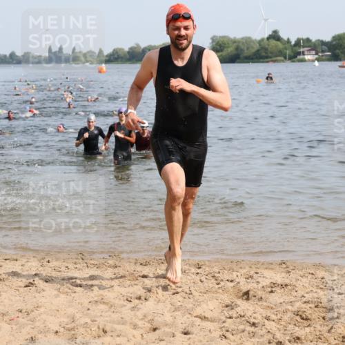 15.06.2025 - 27. Vierlanden-Triathlon Lena Gebhardt http://msf.ph/oto/8049774 15.06.2025 09:55:12 Schwimmen 299, 306, 311, 326, 348 meine-sportfotos.de